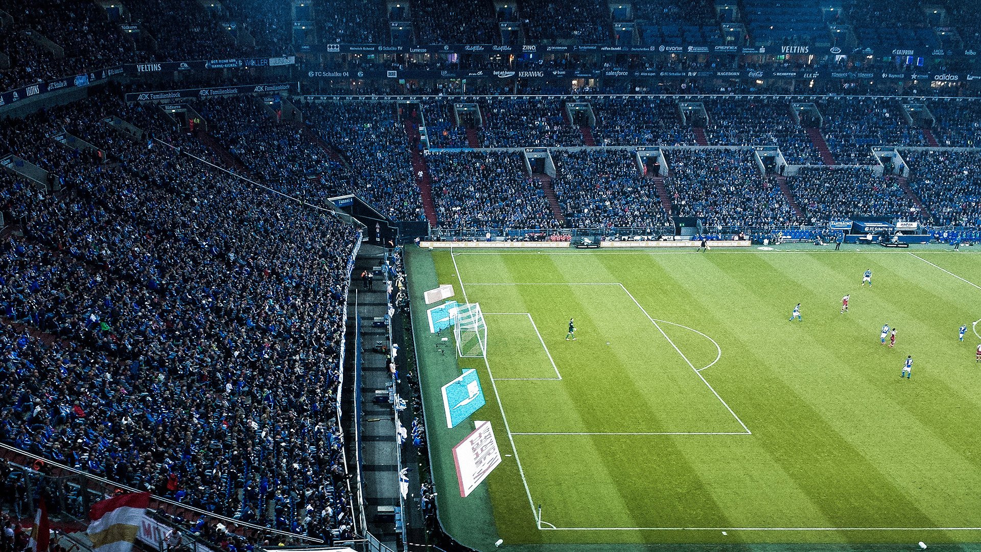 法兰克福边卫布朗成为豪门争夺对象，前景引人注目，法兰克福布丁