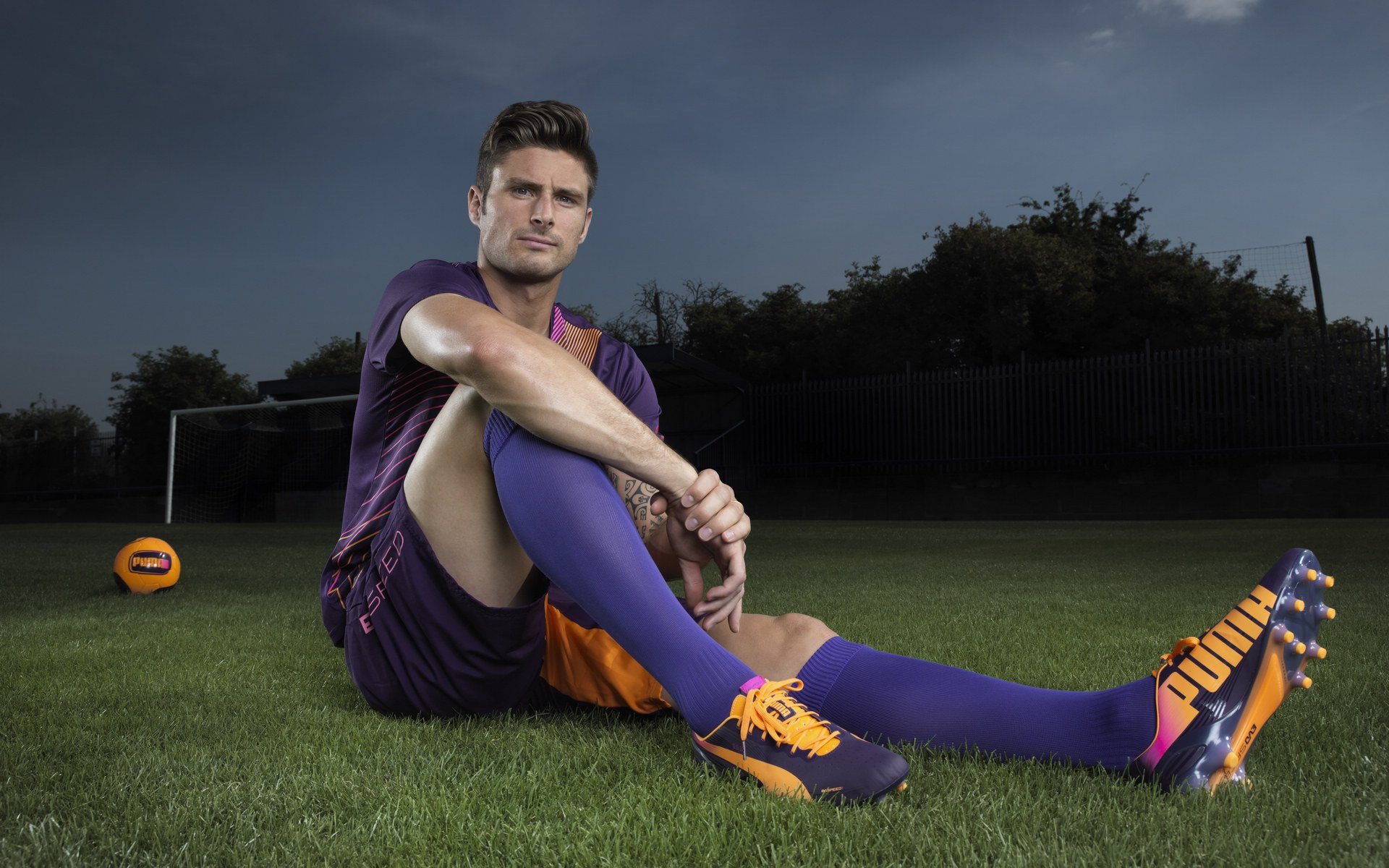 足球战术：英超各队如何应对密集防守？，英超球队规则